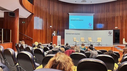 José Ramón Becerra presentando en el II Foro de Bienestar Equino